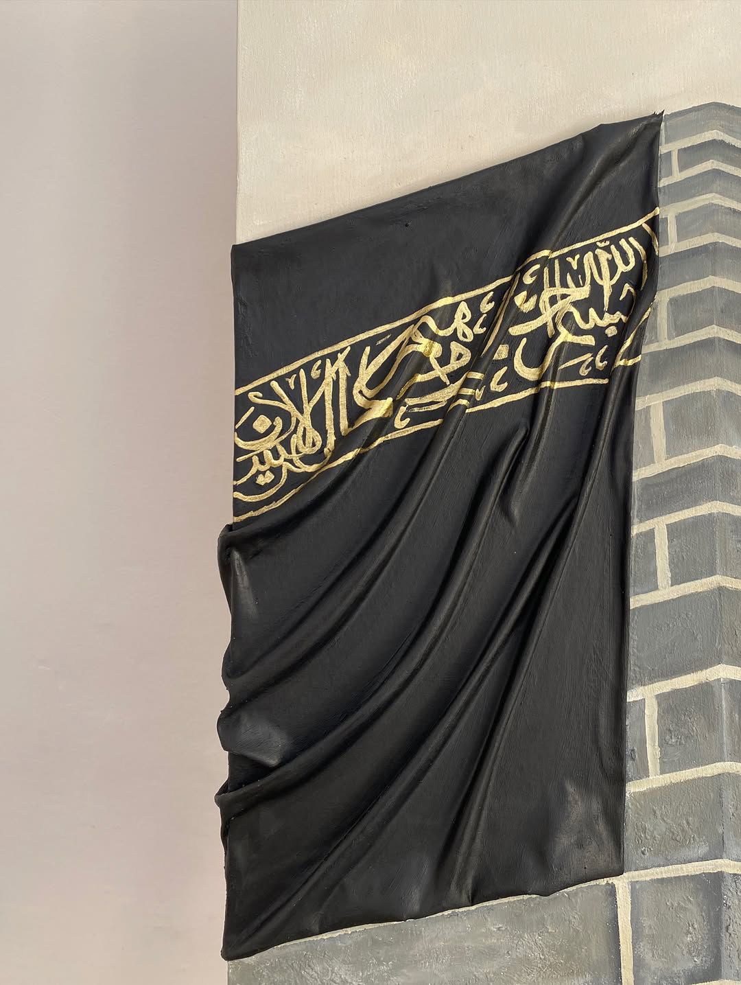 Kaaba en Relief – Tableau 3D Texturé avec Tissu et Pierre Effet Réaliste — vue 4